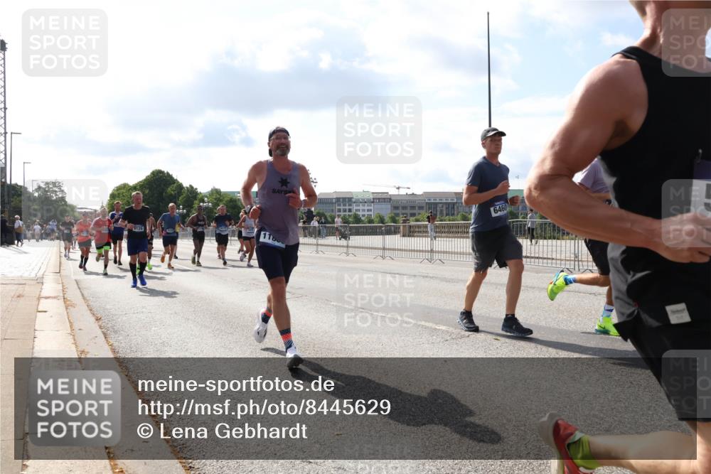 29.06.2025 - hella hamburg halbmarathon Lena Gebhardt http://msf.ph/oto/8445629 29.06.2025 09:53:22 Lombardsbrücke 9126, 6460, 1012, 1391, 1466, 1558, 1735, 1750, 1759, 2048, 2213, 2234, 2365, 2402, 2590, 2623, 2788, 2970, 3004, 3021, 3098, 3146, 3186, 3304, 3414, 3907, 3917, 3928, 4091, 4310, 4553, 4981, 4997, 5022, 5132, 5460, 5623, 5624, 5682, 5692, 6071, 6081, 6152, 6203, 6282, 6375, 6460, 6712, 6716, 6903, 7005, 7093, 7147, 7204, 7322, 7450, 7765, 8063, 8145, 8467, 8664, 9126, 9626, 9723, 9965, 13009 meine-sportfotos.de