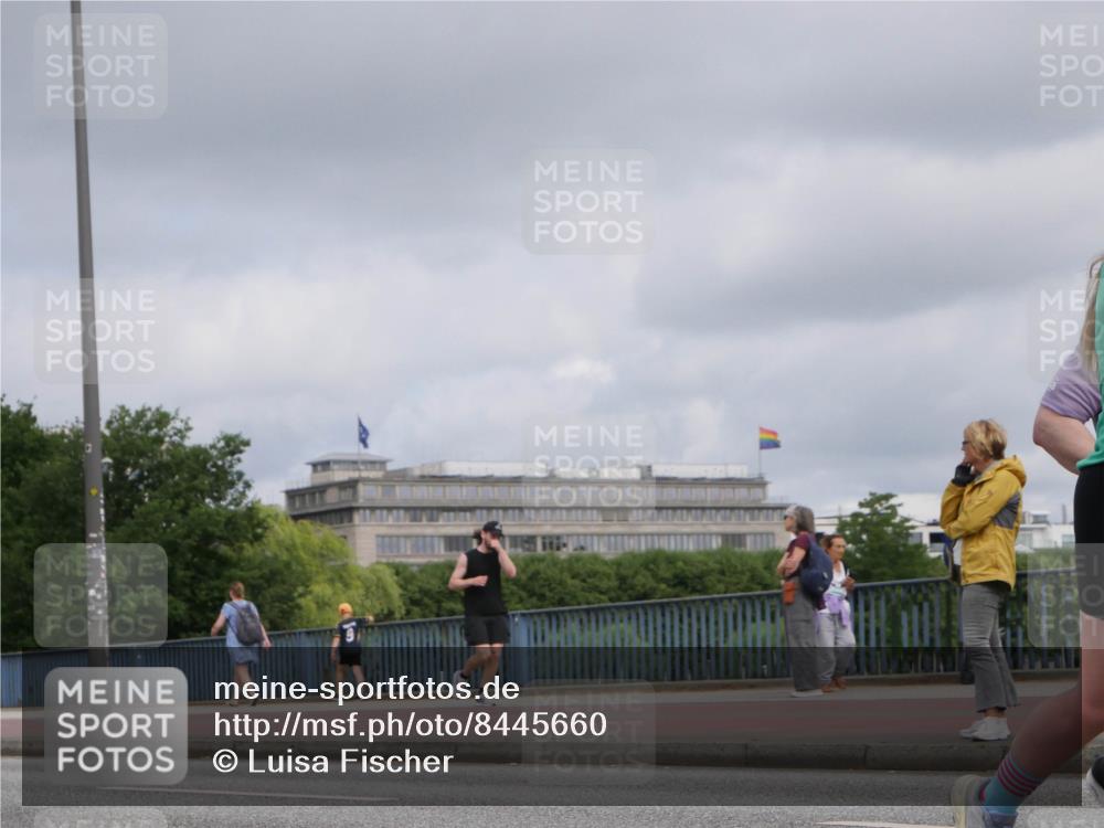 29.06.2025 - hella hamburg halbmarathon Luisa Fischer http://msf.ph/oto/8445660 29.06.2025 10:27:41 Kennedybrücke 4162, 4646, 5039, 5258, 5260, 5954, 7426, 8141, 8187, 8918, 8920 meine-sportfotos.de