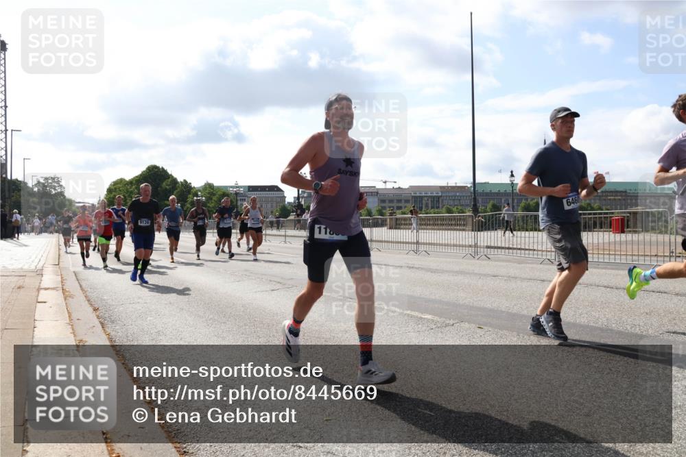 29.06.2025 - hella hamburg halbmarathon Lena Gebhardt http://msf.ph/oto/8445669 29.06.2025 09:53:23 Lombardsbrücke 9126, 1180, 6460, 1012, 1391, 1466, 1558, 1735, 1750, 1759, 2048, 2213, 2234, 2365, 2402, 2590, 2623, 2788, 2970, 3004, 3021, 3146, 3186, 3304, 3414, 3907, 3917, 3928, 4091, 4310, 4553, 4981, 4997, 5022, 5132, 5460, 5623, 5624, 5692, 6071, 6081, 6152, 6203, 6282, 6375, 6460, 6712, 6716, 6903, 7005, 7093, 7147, 7204, 7322, 7448, 7450, 7765, 8063, 8145, 8664, 9126, 9626, 9723, 9965, 13009 meine-sportfotos.de