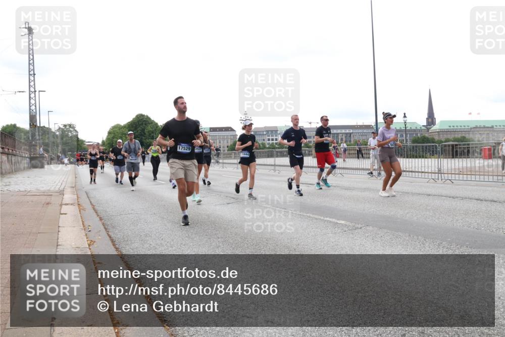 29.06.2025 - hella hamburg halbmarathon Lena Gebhardt http://msf.ph/oto/8445686 29.06.2025 10:29:59 Lombardsbrücke 230, 3613, 17529, 2531322, 1063, 1097, 1547, 1661, 1694, 2302, 2699, 3443, 3524, 3573, 3613, 4395, 4580, 5063, 5322, 5350, 6598, 6616, 6626, 7517, 7832, 8388, 8792, 8941, 9095, 9937, 10162, 10996, 11249, 11269, 11376, 11444, 11634, 12086, 12216, 12227, 12305, 12504, 12537, 12710, 13031, 13810, 14304, 15266, 16182, 16306, 16601, 16604, 16735, 16769, 17529, 17945, 18046, 18385, 18503, 18671 meine-sportfotos.de