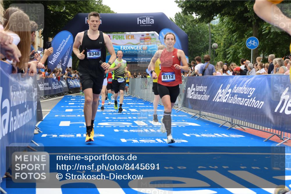 29.06.2025 - hella hamburg halbmarathon Strokosch-Dieckow http://msf.ph/oto/8445691 29.06.2025 10:49:15 Ziel 2013, 4183, 4185, 6158, 6389, 8112, 9348, 10053, 10184, 10189, 11819, 13450, 14526, 15422, 15523, 16369, 16414, 16731, 18842 meine-sportfotos.de