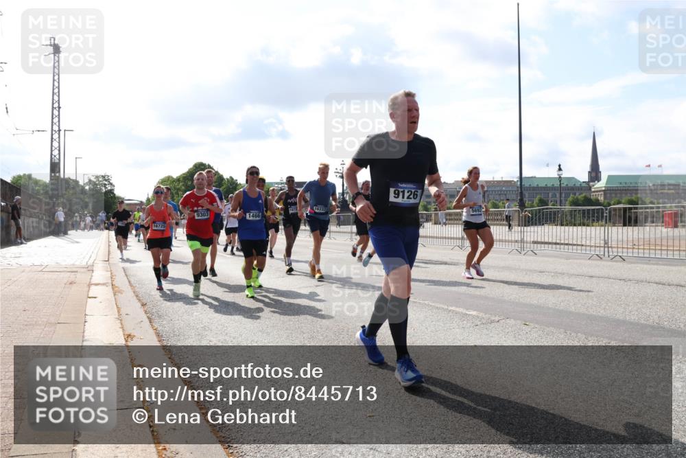 29.06.2025 - hella hamburg halbmarathon Lena Gebhardt http://msf.ph/oto/8445713 29.06.2025 09:53:25 Lombardsbrücke 1073, 16333, 9303, 1466, 16725, 9126, 8888, 1012, 1391, 1466, 1558, 1735, 1750, 1759, 2048, 2213, 2234, 2365, 2402, 2590, 2623, 2890, 2937, 2970, 3004, 3021, 3146, 3186, 3304, 3414, 3907, 3917, 3928, 4091, 4310, 4553, 4981, 4997, 5022, 5132, 5362, 5460, 5623, 5624, 5692, 6071, 6081, 6152, 6203, 6282, 6375, 6388, 6460, 6712, 6716, 6903, 7005, 7093, 7147, 7204, 7322, 7448, 7450, 7765, 8063, 8145, 8664, 9126, 9626, 9723, 9965, 13009 meine-sportfotos.de