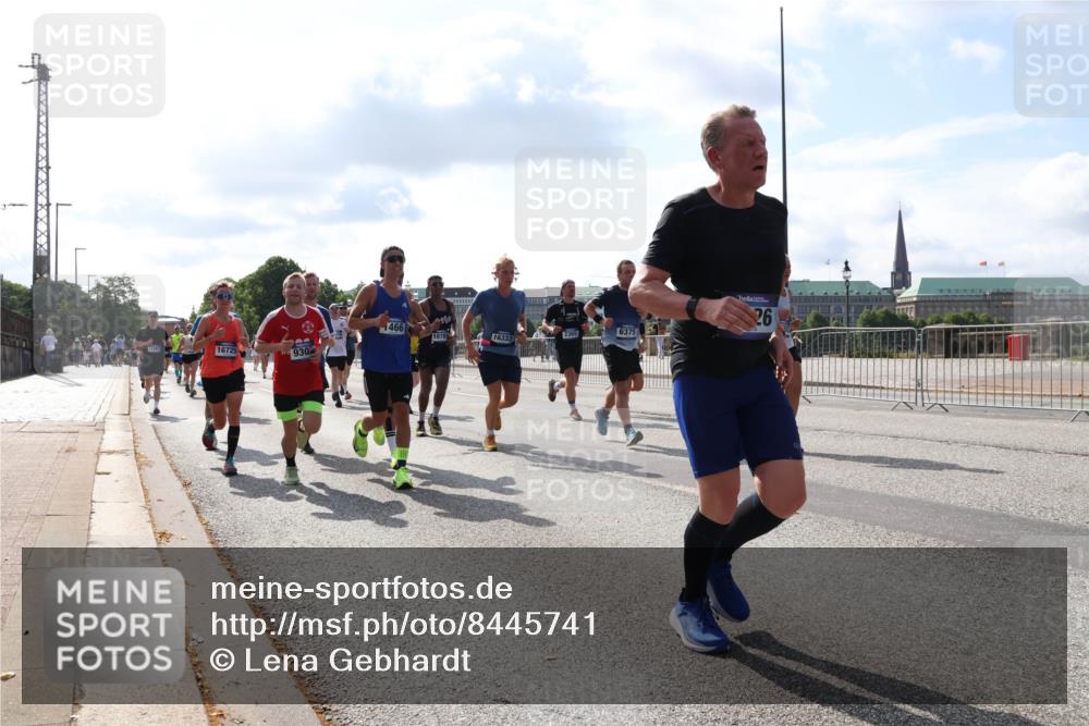 29.06.2025 - hella hamburg halbmarathon Lena Gebhardt http://msf.ph/oto/8445741 29.06.2025 09:53:25 Lombardsbrücke 16725, 9303, 466, 10785, 16333, 2365, 6375, 26, 1012, 1391, 1466, 1558, 1735, 1750, 1759, 2048, 2213, 2234, 2365, 2402, 2590, 2623, 2890, 2937, 2970, 3004, 3021, 3146, 3186, 3304, 3414, 3907, 3917, 3928, 4091, 4310, 4553, 4981, 4997, 5022, 5132, 5362, 5460, 5623, 5624, 5692, 6071, 6081, 6152, 6203, 6282, 6375, 6388, 6460, 6712, 6716, 6903, 7005, 7093, 7147, 7204, 7322, 7448, 7450, 7765, 8063, 8145, 8664, 9126, 9626, 9723, 9965, 13009 meine-sportfotos.de