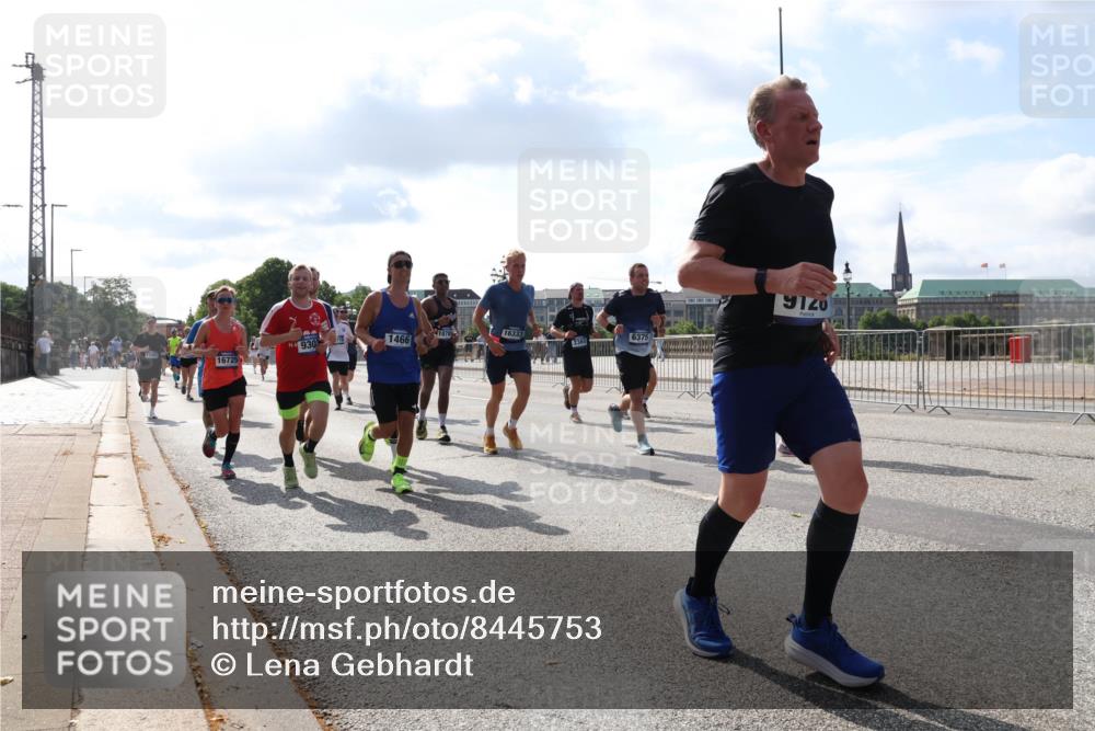 29.06.2025 - hella hamburg halbmarathon Lena Gebhardt http://msf.ph/oto/8445753 29.06.2025 09:53:25 Lombardsbrücke 9303, 1466, 16725, 16333, 9120, 1012, 1391, 1466, 1558, 1735, 1750, 1759, 2048, 2213, 2234, 2365, 2402, 2590, 2623, 2890, 2937, 2970, 3004, 3021, 3146, 3186, 3304, 3414, 3907, 3917, 3928, 4091, 4310, 4553, 4981, 4997, 5022, 5132, 5362, 5460, 5623, 5624, 5692, 6071, 6081, 6152, 6203, 6282, 6375, 6388, 6460, 6712, 6716, 6903, 7005, 7093, 7147, 7204, 7322, 7448, 7450, 7765, 8063, 8145, 8664, 9126, 9626, 9723, 9965, 13009 meine-sportfotos.de