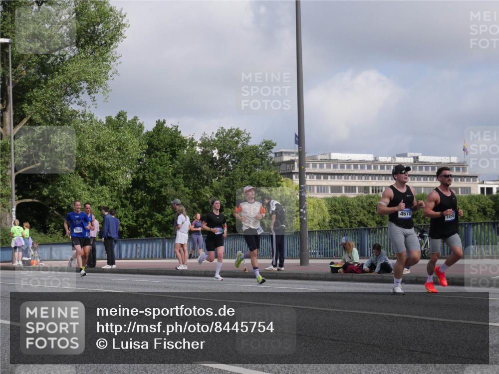 29.06.2025 - hella hamburg halbmarathon Luisa Fischer http://msf.ph/oto/8445754 29.06.2025 09:46:50 Kennedybrücke 3845, 4678, 1856, 2021, 2879, 3845, 4678, 7349, 8731 meine-sportfotos.de