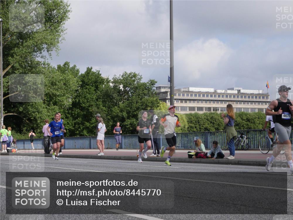 29.06.2025 - hella hamburg halbmarathon Luisa Fischer http://msf.ph/oto/8445770 29.06.2025 09:46:50 Kennedybrücke 3845, 15880, 4678, 2021, 2879, 3845, 4678, 7349, 8731 meine-sportfotos.de