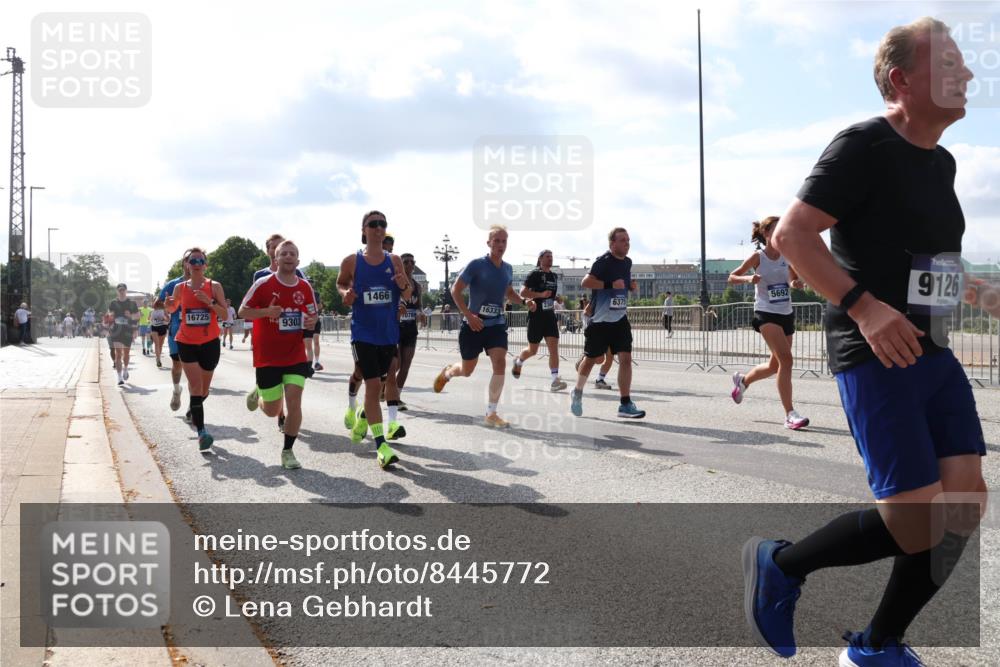 29.06.2025 - hella hamburg halbmarathon Lena Gebhardt http://msf.ph/oto/8445772 29.06.2025 09:53:25 Lombardsbrücke 16725, 9303, 1466, 5692, 6375, 16333, 10785, 9126, 1012, 1391, 1466, 1558, 1735, 1750, 1759, 2048, 2213, 2234, 2365, 2402, 2590, 2623, 2890, 2937, 2970, 3004, 3021, 3146, 3186, 3304, 3414, 3907, 3917, 3928, 4091, 4310, 4553, 4981, 4997, 5022, 5132, 5362, 5460, 5623, 5624, 5692, 6071, 6081, 6152, 6203, 6282, 6375, 6388, 6460, 6712, 6716, 6903, 7005, 7093, 7147, 7204, 7322, 7448, 7450, 7765, 8063, 8145, 8664, 9126, 9626, 9723, 9965, 13009 meine-sportfotos.de
