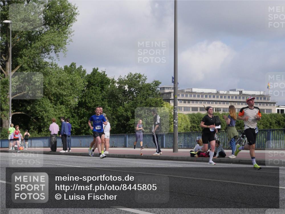 29.06.2025 - hella hamburg halbmarathon Luisa Fischer http://msf.ph/oto/8445805 29.06.2025 09:46:51 Kennedybrücke 3845, 2021, 2879, 3845, 4678, 8731 meine-sportfotos.de