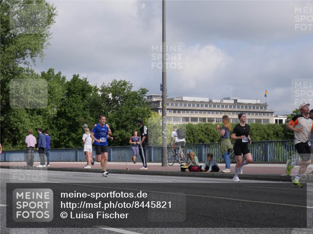 29.06.2025 - hella hamburg halbmarathon Luisa Fischer http://msf.ph/oto/8445821 29.06.2025 09:46:52 Kennedybrücke 3845, 588, 2021, 2879, 3845, 4678, 8731 meine-sportfotos.de