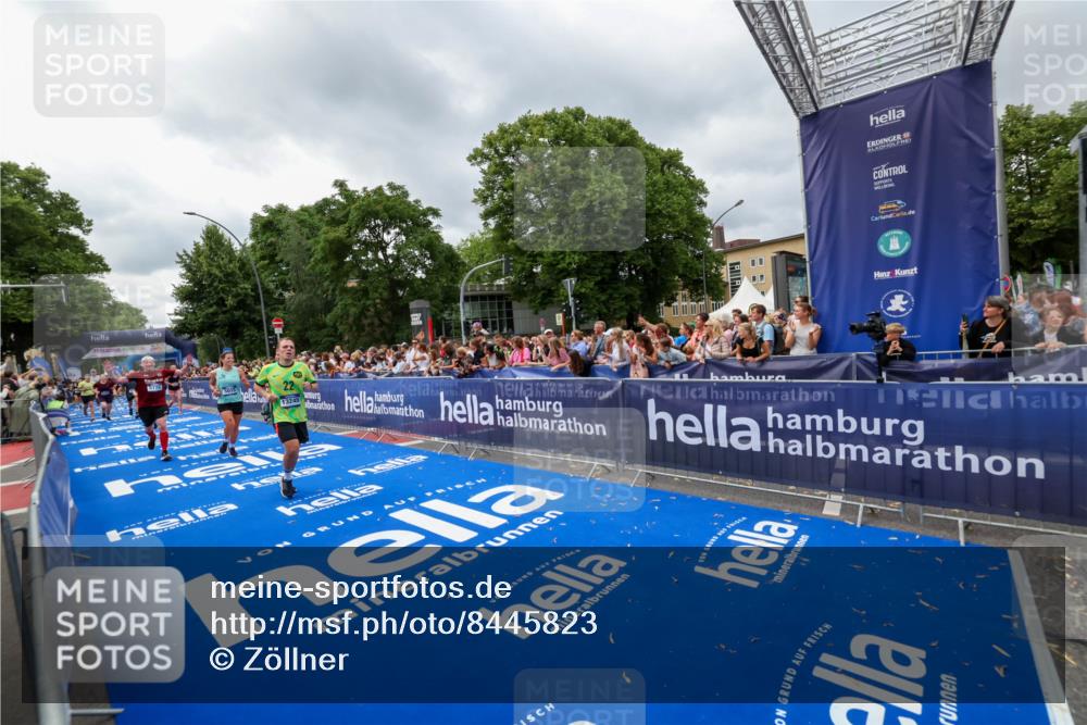 29.06.2025 - hella hamburg halbmarathon Zöllner http://msf.ph/oto/8445823 29.06.2025 10:57:37 Ziel 1239, 2236, 2652, 4502, 5015, 5134, 5457, 5458, 5728, 12144, 13245, 14571, 14951, 15220, 17769, 17814 meine-sportfotos.de