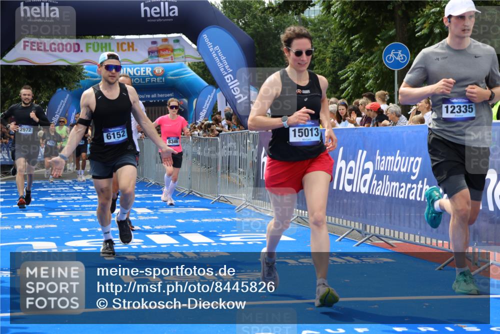 29.06.2025 - hella hamburg halbmarathon Strokosch-Dieckow http://msf.ph/oto/8445826 29.06.2025 10:39:25 Ziel 1343, 2546, 2972, 6037, 6152, 7152, 7154, 8346, 9116, 9265, 12335, 12372, 14359, 15013, 15336, 15866, 15965 meine-sportfotos.de
