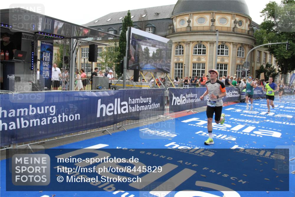 29.06.2025 - hella hamburg halbmarathon Michael Strokosch http://msf.ph/oto/8445829 29.06.2025 10:27:21 Ziel 9097, 15136, 15583, 18037, 18124 meine-sportfotos.de