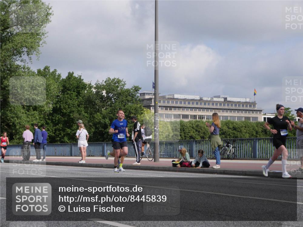 29.06.2025 - hella hamburg halbmarathon Luisa Fischer http://msf.ph/oto/8445839 29.06.2025 09:46:52 Kennedybrücke 3845, 15880, 2021, 2879, 3845, 4678, 8731 meine-sportfotos.de