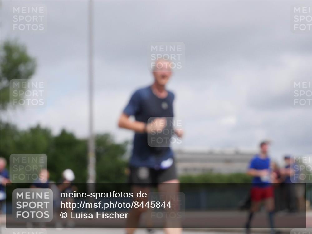 29.06.2025 - hella hamburg halbmarathon Luisa Fischer http://msf.ph/oto/8445844 29.06.2025 10:27:54 Kennedybrücke 1389, 2944, 4719, 5358, 7920 meine-sportfotos.de
