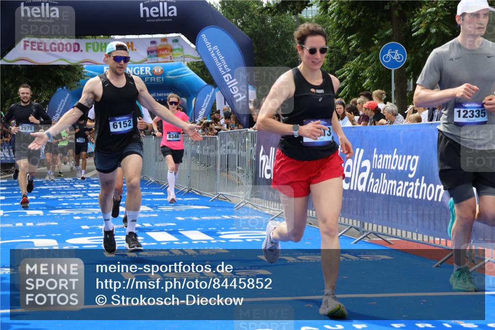 29.06.2025 - hella hamburg halbmarathon Strokosch-Dieckow http://msf.ph/oto/8445852 29.06.2025 10:39:25 Ziel 1343, 2546, 2972, 6037, 6152, 7152, 7154, 8346, 9116, 9265, 12335, 12372, 14359, 15013, 15336, 15866, 15965 meine-sportfotos.de