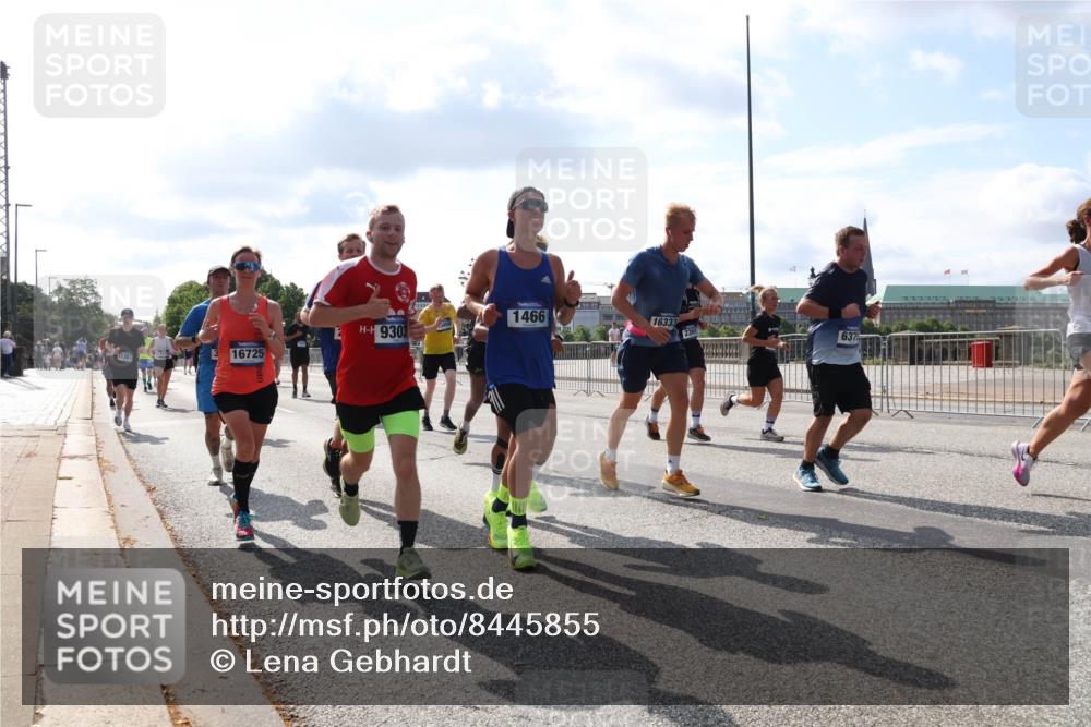 29.06.2025 - hella hamburg halbmarathon Lena Gebhardt http://msf.ph/oto/8445855 29.06.2025 09:53:26 Lombardsbrücke 1466, 9303, 450, 16333, 637, 3, 16725, 1012, 1391, 1466, 1558, 1735, 1750, 1759, 2048, 2213, 2234, 2365, 2402, 2590, 2623, 2890, 2937, 2970, 3004, 3021, 3146, 3186, 3304, 3414, 3907, 3928, 4091, 4310, 4553, 4997, 5022, 5132, 5362, 5460, 5623, 5624, 5692, 6071, 6081, 6152, 6203, 6282, 6375, 6388, 6460, 6712, 6903, 7005, 7093, 7147, 7204, 7322, 7385, 7448, 7450, 7480, 7765, 8063, 8145, 8664, 9126, 9626, 9633, 9723, 9965, 13009 meine-sportfotos.de