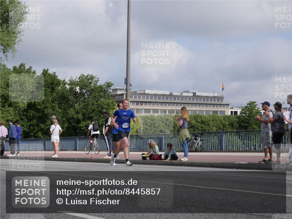 29.06.2025 - hella hamburg halbmarathon Luisa Fischer http://msf.ph/oto/8445857 29.06.2025 09:46:53 Kennedybrücke 3845, 2021, 3845, 4678, 8473, 8731 meine-sportfotos.de