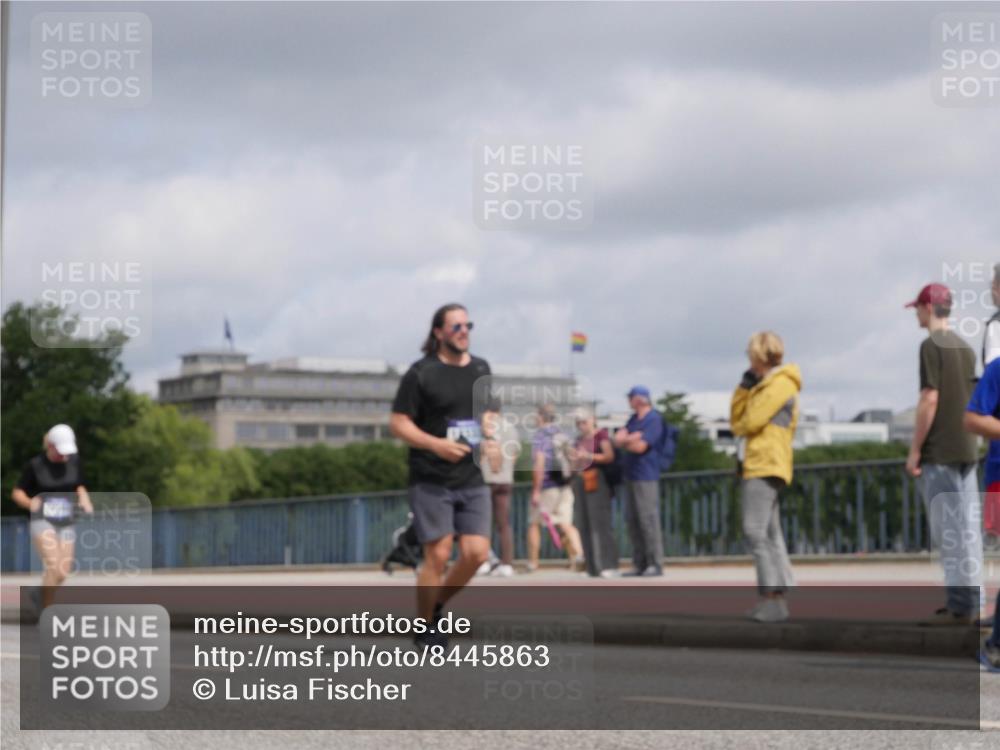 29.06.2025 - hella hamburg halbmarathon Luisa Fischer http://msf.ph/oto/8445863 29.06.2025 10:27:55 Kennedybrücke 1389, 2944, 4719, 5358, 7920, 8167 meine-sportfotos.de