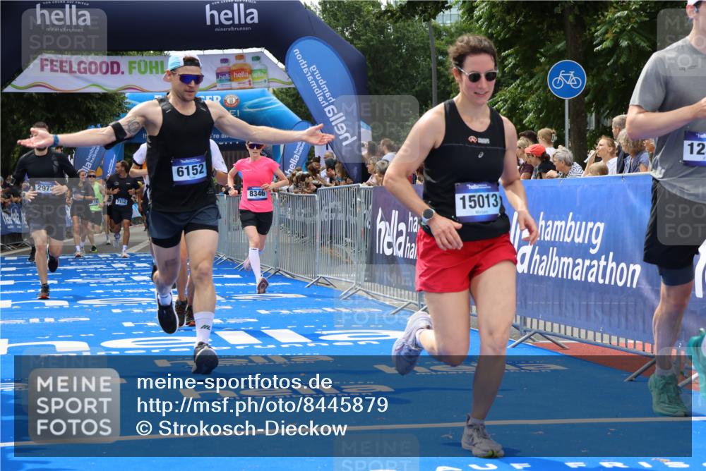29.06.2025 - hella hamburg halbmarathon Strokosch-Dieckow http://msf.ph/oto/8445879 29.06.2025 10:39:25 Ziel 1343, 2546, 2972, 6037, 6152, 7152, 7154, 8346, 9116, 9265, 12335, 12372, 14359, 15013, 15336, 15866, 15965 meine-sportfotos.de
