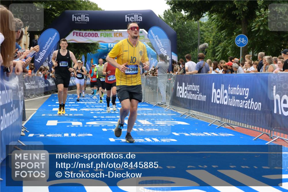 29.06.2025 - hella hamburg halbmarathon Strokosch-Dieckow http://msf.ph/oto/8445885 29.06.2025 10:49:14 Ziel 2013, 4183, 4185, 6158, 6389, 8112, 9348, 10053, 10184, 10189, 11819, 13450, 14526, 15422, 15523, 16369, 16414, 16731, 17173, 18598, 18842 meine-sportfotos.de