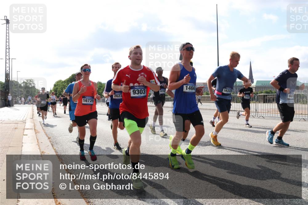 29.06.2025 - hella hamburg halbmarathon Lena Gebhardt http://msf.ph/oto/8445894 29.06.2025 09:53:26 Lombardsbrücke 16725, 2623, 9303, 1466, 16333, 10789, 637, 2402, 1012, 1391, 1466, 1558, 1735, 1750, 1759, 2048, 2213, 2234, 2365, 2402, 2590, 2623, 2890, 2937, 2970, 3004, 3021, 3146, 3186, 3304, 3414, 3907, 3928, 4091, 4310, 4553, 4997, 5022, 5132, 5362, 5460, 5623, 5624, 5692, 6071, 6081, 6152, 6203, 6282, 6375, 6388, 6460, 6712, 6903, 7005, 7093, 7147, 7204, 7322, 7385, 7448, 7450, 7480, 7765, 8063, 8145, 8664, 9126, 9626, 9633, 9723, 9965, 13009 meine-sportfotos.de