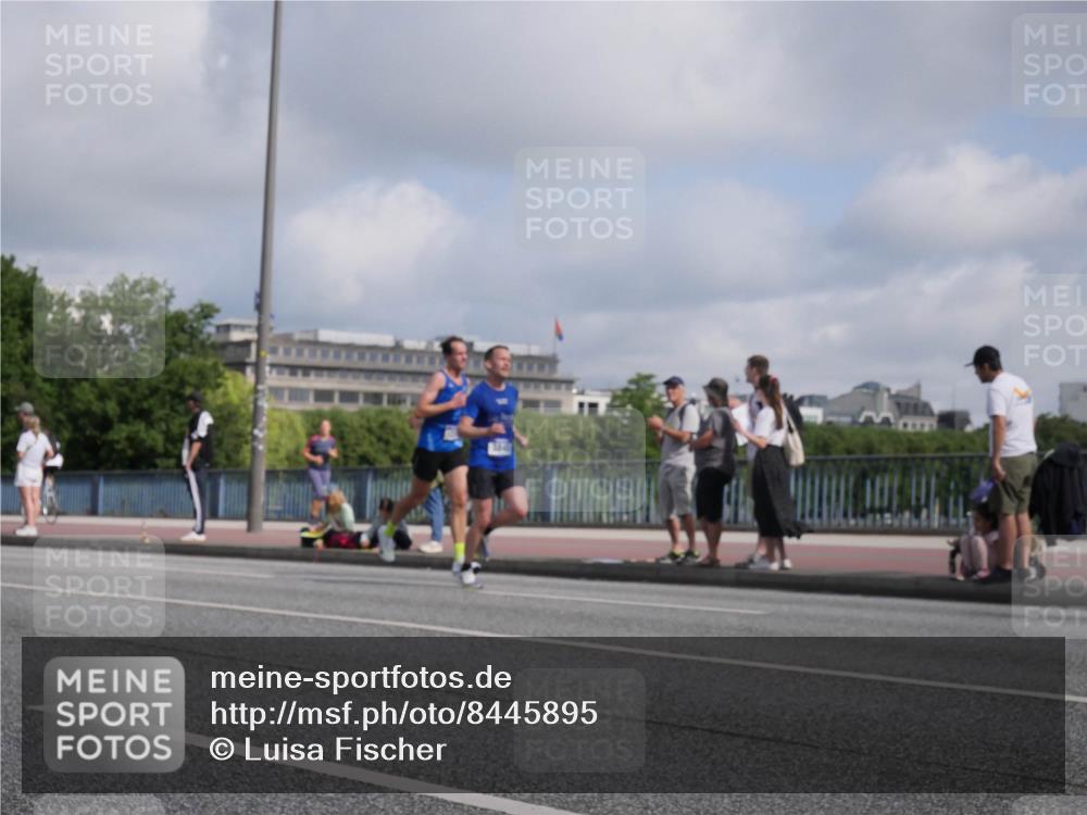 29.06.2025 - hella hamburg halbmarathon Luisa Fischer http://msf.ph/oto/8445895 29.06.2025 09:46:54 Kennedybrücke 2021, 3845, 5367, 8473, 8731, 10848 meine-sportfotos.de