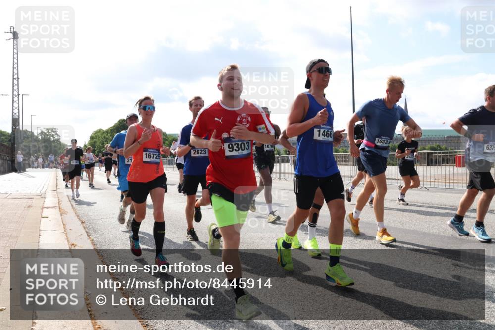 29.06.2025 - hella hamburg halbmarathon Lena Gebhardt http://msf.ph/oto/8445914 29.06.2025 09:53:26 Lombardsbrücke 1466, 16333, 2623, 9303, 10789, 16725, 11283, 2402, 6375, 1012, 1391, 1466, 1558, 1735, 1750, 1759, 2048, 2213, 2234, 2365, 2402, 2590, 2623, 2890, 2937, 2970, 3004, 3021, 3146, 3186, 3304, 3414, 3907, 3928, 4091, 4310, 4553, 4997, 5022, 5132, 5362, 5460, 5623, 5624, 5692, 6071, 6081, 6152, 6203, 6282, 6375, 6388, 6460, 6712, 6903, 7005, 7093, 7147, 7204, 7322, 7385, 7448, 7450, 7480, 7765, 8063, 8145, 8664, 9126, 9626, 9633, 9723, 9965, 13009 meine-sportfotos.de