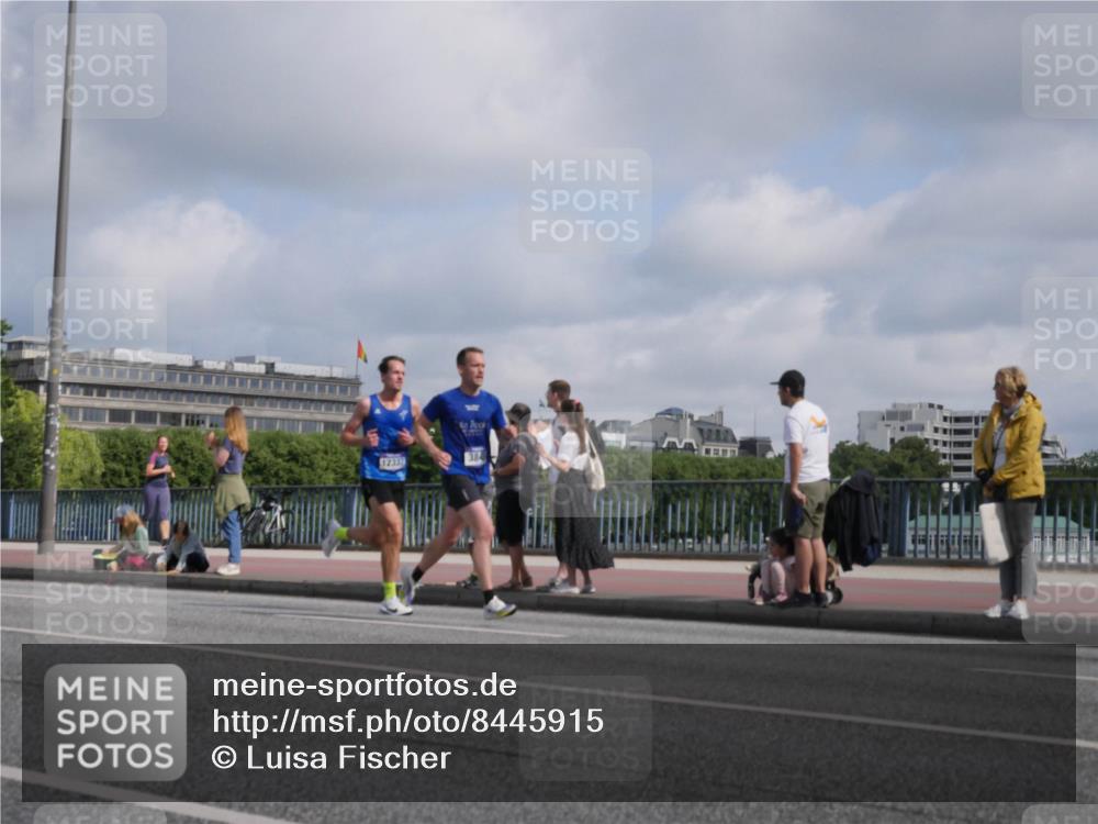 29.06.2025 - hella hamburg halbmarathon Luisa Fischer http://msf.ph/oto/8445915 29.06.2025 09:46:54 Kennedybrücke 12337, 2021, 3845, 5367, 8473, 8731, 10848 meine-sportfotos.de