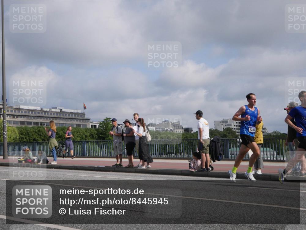 29.06.2025 - hella hamburg halbmarathon Luisa Fischer http://msf.ph/oto/8445945 29.06.2025 09:46:55 Kennedybrücke 12331, 2021, 3845, 5367, 8473, 8731, 10848 meine-sportfotos.de
