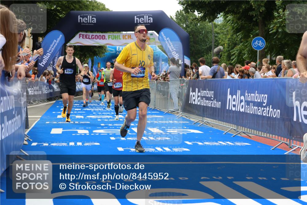 29.06.2025 - hella hamburg halbmarathon Strokosch-Dieckow http://msf.ph/oto/8445952 29.06.2025 10:49:13 Ziel 2013, 4183, 4185, 4832, 6158, 6389, 8112, 9348, 10053, 10184, 10189, 11819, 13450, 14526, 15422, 15523, 16369, 16414, 16731, 17173, 18598, 18842 meine-sportfotos.de