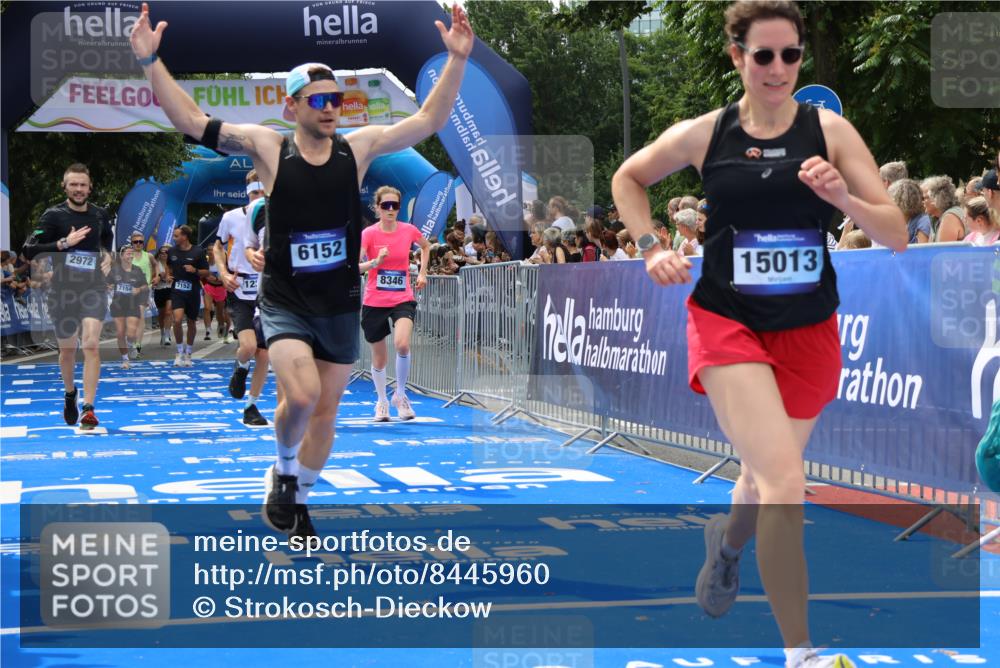 29.06.2025 - hella hamburg halbmarathon Strokosch-Dieckow http://msf.ph/oto/8445960 29.06.2025 10:39:25 Ziel 1343, 2546, 2972, 6037, 6152, 7152, 7154, 8346, 9116, 9265, 12335, 12372, 14359, 15013, 15336, 15866, 15965 meine-sportfotos.de