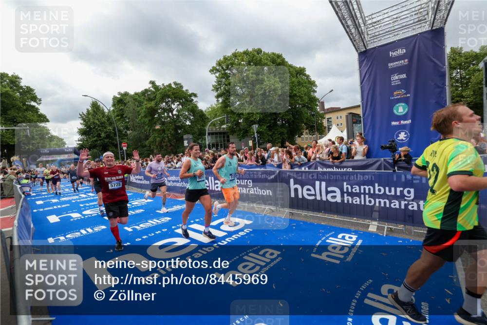 29.06.2025 - hella hamburg halbmarathon Zöllner http://msf.ph/oto/8445969 29.06.2025 10:57:38 Ziel 1239, 2236, 2606, 2652, 4502, 5015, 5134, 5457, 5458, 5728, 13245, 14571, 14951, 15220, 17769, 17814 meine-sportfotos.de