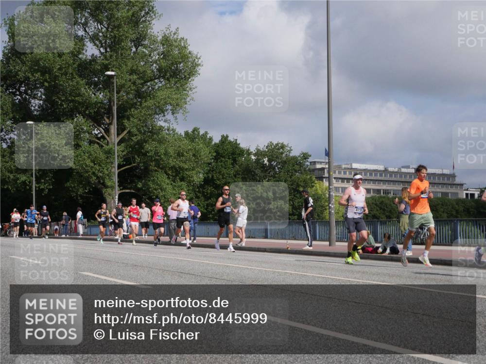29.06.2025 - hella hamburg halbmarathon Luisa Fischer http://msf.ph/oto/8445999 29.06.2025 09:46:58 Kennedybrücke 8731, 2021, 5367, 8473, 8731, 10848 meine-sportfotos.de