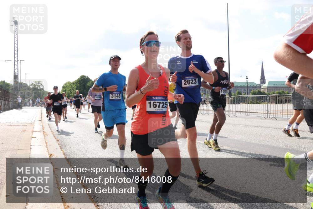 29.06.2025 - hella hamburg halbmarathon Lena Gebhardt http://msf.ph/oto/8446008 29.06.2025 09:53:27 Lombardsbrücke 11283, 16286, 3146, 16725, 2623, 1078, 1012, 1391, 1466, 1558, 1735, 1750, 1759, 2048, 2213, 2234, 2365, 2402, 2590, 2623, 2890, 2937, 2970, 3004, 3146, 3186, 3304, 3414, 3907, 3928, 4091, 4140, 4247, 4310, 4553, 4997, 5022, 5132, 5362, 5460, 5532, 5623, 5624, 5692, 6071, 6081, 6152, 6203, 6282, 6375, 6388, 6460, 6712, 6903, 7093, 7147, 7204, 7322, 7385, 7448, 7450, 7480, 7765, 8063, 8145, 8664, 9126, 9626, 9633, 9723, 9965, 13009 meine-sportfotos.de