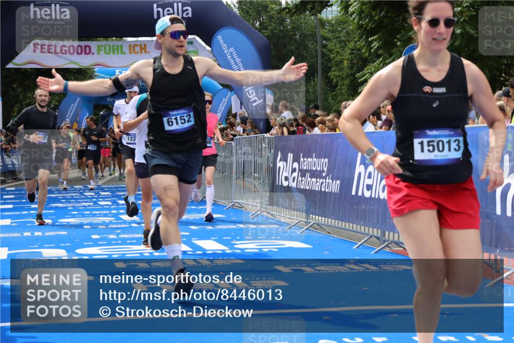 29.06.2025 - hella hamburg halbmarathon Strokosch-Dieckow http://msf.ph/oto/8446013 29.06.2025 10:39:25 Ziel 1343, 2546, 2972, 6037, 6152, 7152, 7154, 8346, 9116, 9265, 12335, 12372, 14359, 15013, 15336, 15866, 15965 meine-sportfotos.de