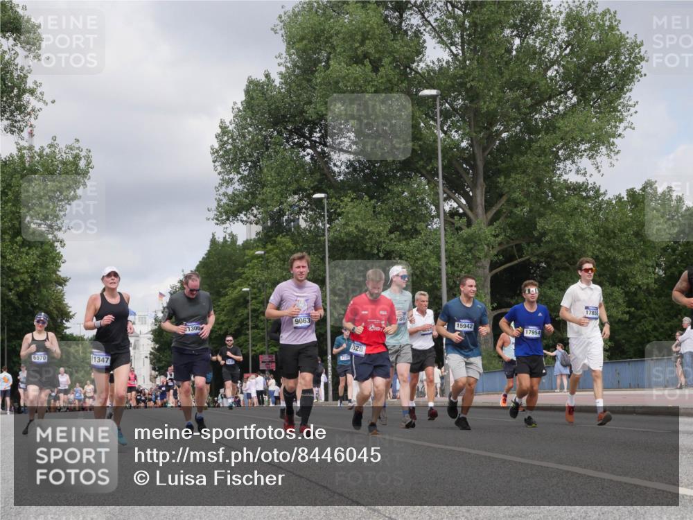 29.06.2025 - hella hamburg halbmarathon Luisa Fischer http://msf.ph/oto/8446045 29.06.2025 10:28:05 Kennedybrücke 6570, 11347, 1306, 5830, 9063, 2132, 7528, 786, 15942, 17954, 17850, 1395, 2477, 2944, 3421, 3786, 4221, 4719, 5138, 5358, 6524, 6526, 7528, 7975, 8167, 8502, 9063 meine-sportfotos.de