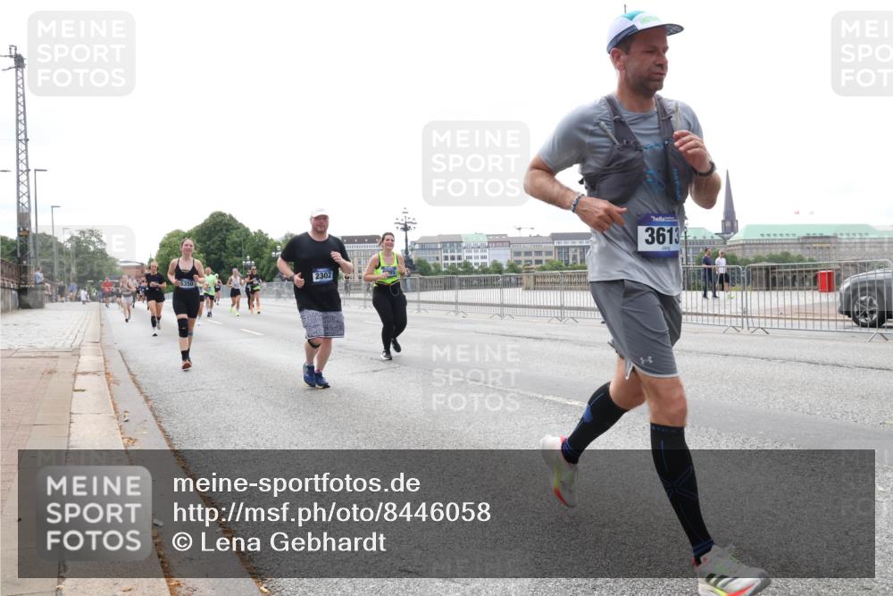 29.06.2025 - hella hamburg halbmarathon Lena Gebhardt http://msf.ph/oto/8446058 29.06.2025 10:30:03 Lombardsbrücke 5350, 2302, 3613, 1063, 1097, 1547, 1694, 2302, 2699, 2901, 3443, 3524, 3573, 3613, 4395, 4580, 5063, 5322, 5350, 6598, 6616, 6626, 7832, 8388, 8792, 8941, 9095, 9937, 10162, 10880, 11269, 11376, 11444, 11634, 12216, 12227, 12305, 12349, 12350, 12504, 12537, 12710, 13031, 13418, 13810, 14304, 15266, 16182, 16306, 16601, 16604, 16735, 16769, 17529, 17945, 18046, 18385, 18503, 18671 meine-sportfotos.de