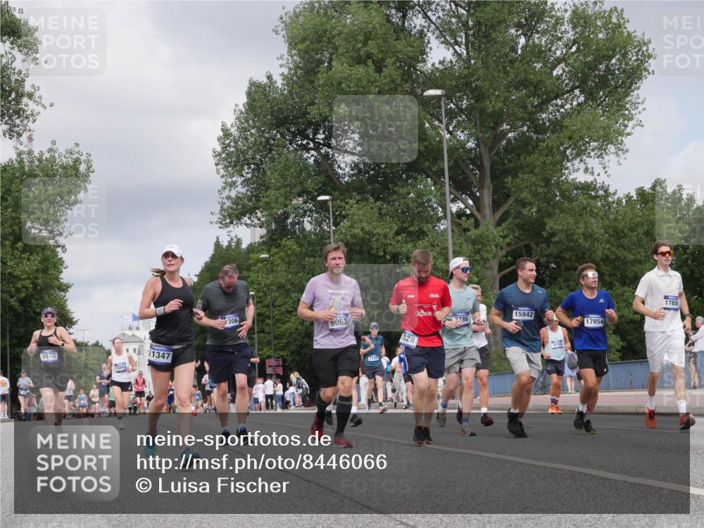 29.06.2025 - hella hamburg halbmarathon Luisa Fischer http://msf.ph/oto/8446066 29.06.2025 10:28:06 Kennedybrücke 6570, 15283, 11347, 306, 9063, 2132, 7528, 15942, 2786, 5138, 17954, 17850, 1395, 2477, 2944, 3421, 3786, 4221, 5138, 6524, 6526, 7528, 7975, 8167, 8502, 9063 meine-sportfotos.de