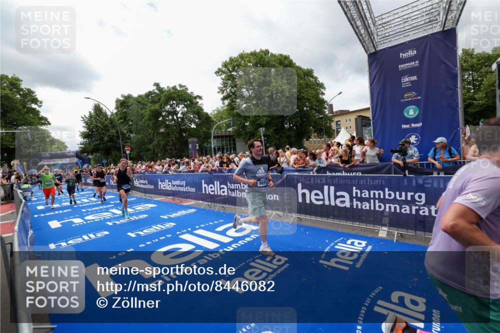 29.06.2025 - hella hamburg halbmarathon Zöllner http://msf.ph/oto/8446082 29.06.2025 11:16:17 Ziel 2548, 2989, 5397, 5449, 7094, 7291, 7360, 9891, 14195, 16579, 16921, 17510 meine-sportfotos.de