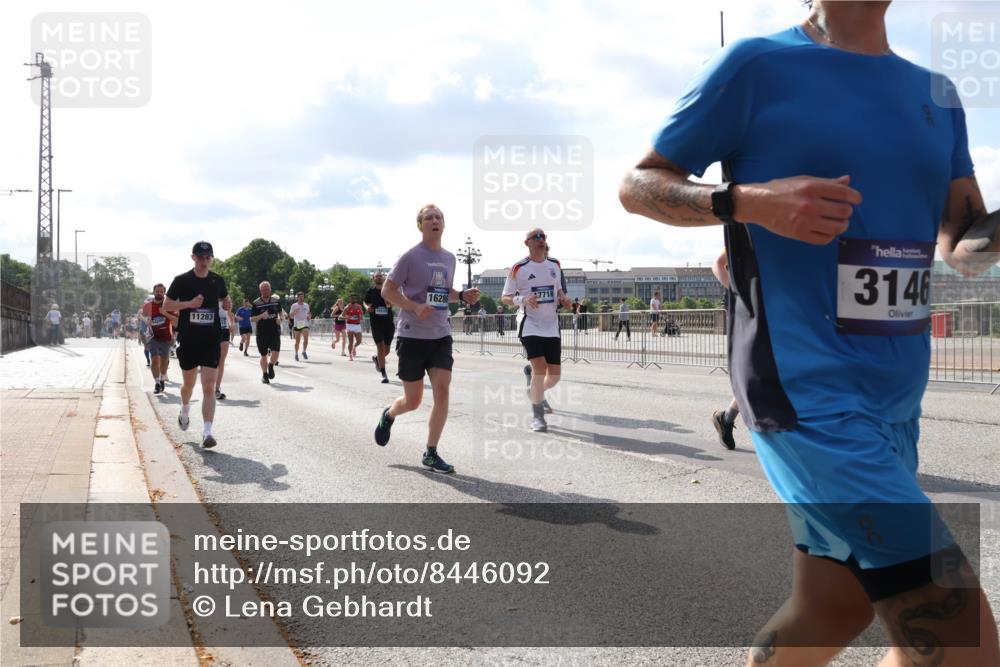 29.06.2025 - hella hamburg halbmarathon Lena Gebhardt http://msf.ph/oto/8446092 29.06.2025 09:53:28 Lombardsbrücke 7718, 16286, 11283, 3146, 1012, 1391, 1466, 1558, 1735, 1750, 1759, 2048, 2213, 2234, 2365, 2402, 2590, 2623, 2890, 2937, 2970, 3004, 3146, 3186, 3304, 3414, 3907, 3928, 4091, 4140, 4247, 4310, 4553, 4997, 5022, 5132, 5362, 5460, 5532, 5623, 5624, 5650, 5692, 6071, 6081, 6152, 6203, 6282, 6375, 6388, 6460, 6712, 6903, 7147, 7204, 7322, 7385, 7448, 7450, 7480, 7765, 8063, 8145, 8664, 9126, 9626, 9633, 9723, 9965, 13009 meine-sportfotos.de