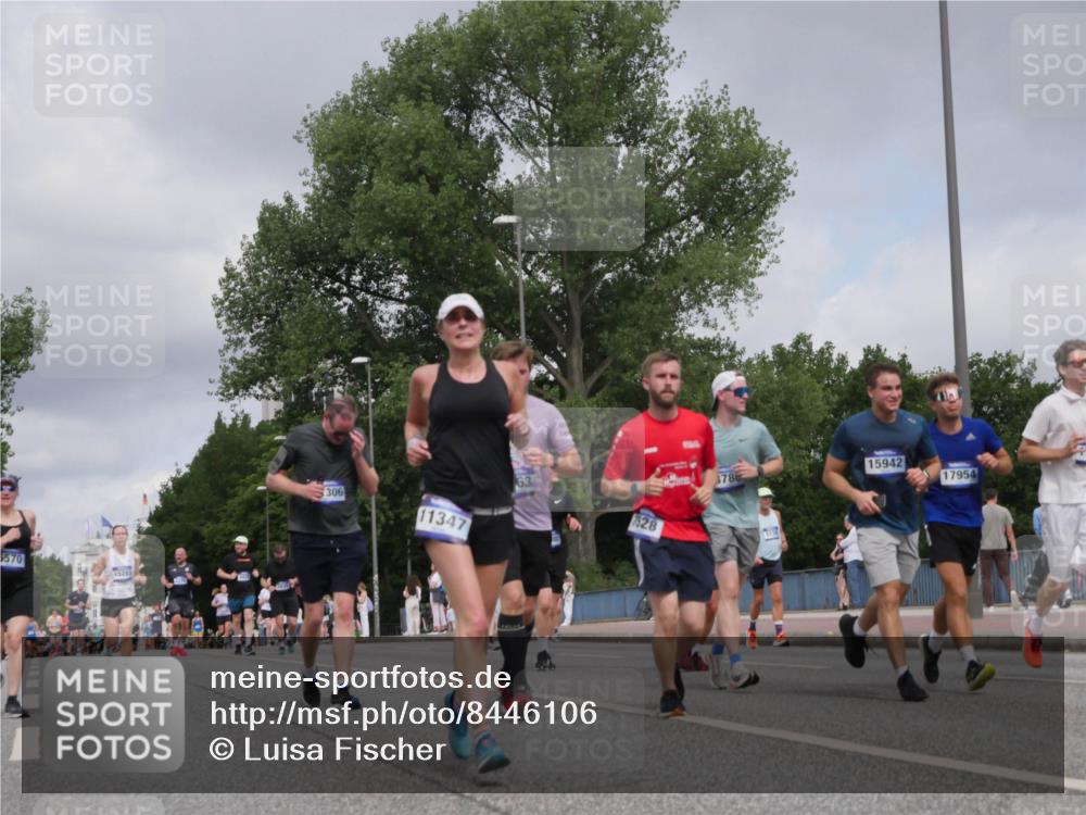 29.06.2025 - hella hamburg halbmarathon Luisa Fischer http://msf.ph/oto/8446106 29.06.2025 10:28:08 Kennedybrücke 5570, 15283, 306, 11347, 63, 7528, 3786, 15942, 17954, 1395, 2280, 2477, 3421, 3786, 4221, 4624, 5138, 6524, 6526, 7528, 7975, 8167, 8502, 9063 meine-sportfotos.de