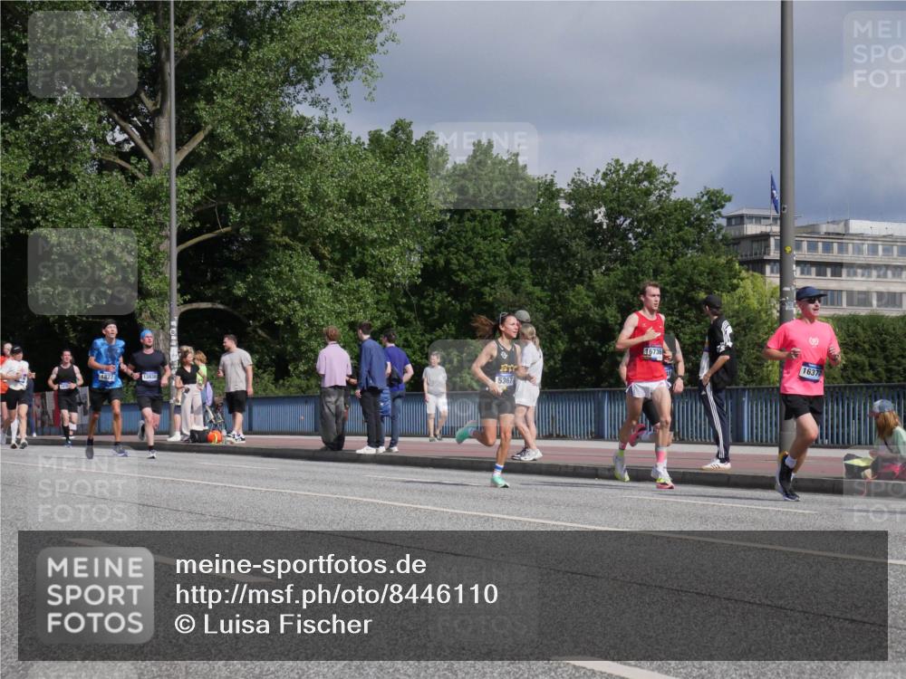 29.06.2025 - hella hamburg halbmarathon Luisa Fischer http://msf.ph/oto/8446110 29.06.2025 09:47:01 Kennedybrücke 1827, 13838, 5367, 16736, 1637, 2021, 3201, 5367, 8473, 8731, 10156, 10848 meine-sportfotos.de
