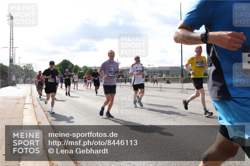 29.06.2025 - hella hamburg halbmarathon Lena Gebhardt http://msf.ph/oto/8446113 29.06.2025 09:53:28 Lombardsbrücke 11283, 1551, 16286, 13450, 1012, 1391, 1466, 1558, 1735, 1750, 1759, 2048, 2213, 2234, 2365, 2402, 2590, 2623, 2890, 2937, 2970, 3004, 3146, 3186, 3304, 3414, 3907, 3928, 4091, 4140, 4247, 4310, 4553, 4997, 5022, 5132, 5362, 5460, 5532, 5623, 5624, 5650, 5692, 6071, 6081, 6152, 6203, 6282, 6375, 6388, 6460, 6712, 6903, 7147, 7204, 7322, 7385, 7448, 7450, 7480, 7765, 8063, 8145, 8664, 9126, 9626, 9633, 9723, 9965, 13009 meine-sportfotos.de