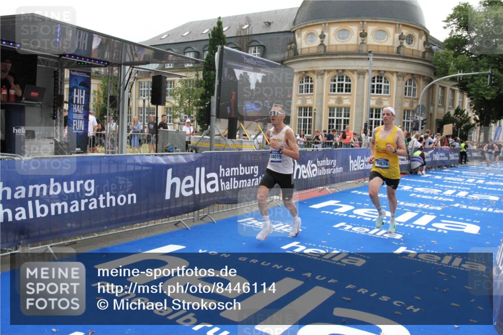 29.06.2025 - hella hamburg halbmarathon Michael Strokosch http://msf.ph/oto/8446114 29.06.2025 10:27:29 Ziel 4678, 9804, 13941, 14019, 15576, 18567, 19114 meine-sportfotos.de