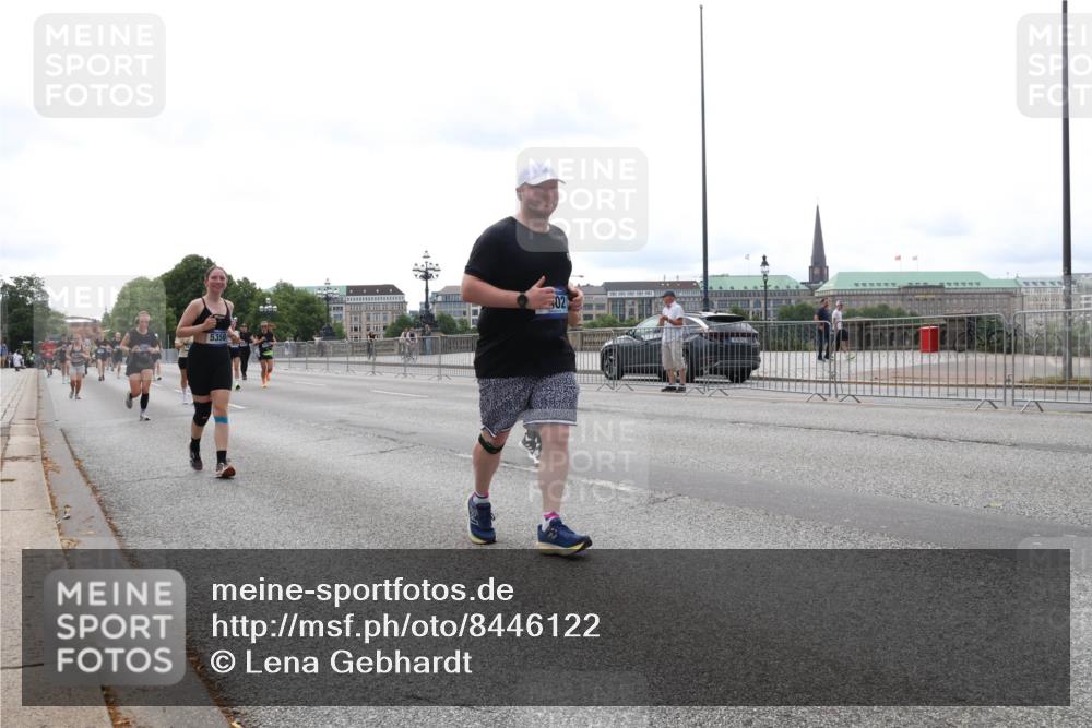 29.06.2025 - hella hamburg halbmarathon Lena Gebhardt http://msf.ph/oto/8446122 29.06.2025 10:30:04 Lombardsbrücke 5350, 02, 1063, 1097, 1547, 1694, 2302, 2699, 2901, 3443, 3573, 3613, 4395, 4580, 5063, 5322, 5350, 6598, 6616, 6626, 8388, 8792, 8941, 9095, 9937, 10162, 10880, 11269, 11376, 11444, 11634, 12216, 12227, 12305, 12349, 12350, 12504, 12537, 12710, 13031, 13418, 13810, 14304, 15266, 16182, 16601, 16604, 16735, 16769, 17529, 18046, 18385, 18503, 18671 meine-sportfotos.de