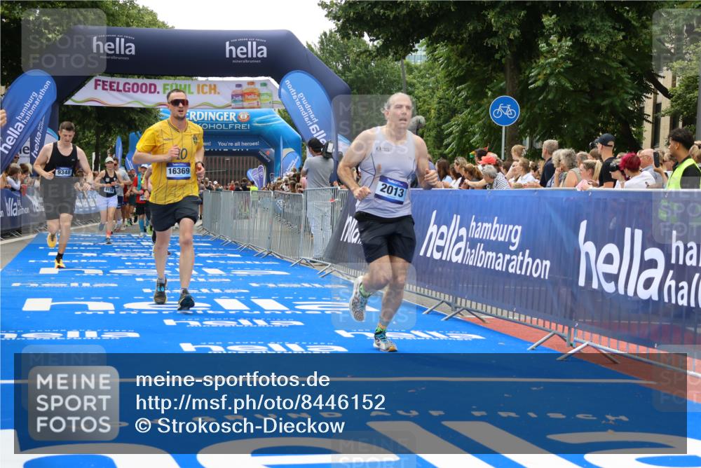 29.06.2025 - hella hamburg halbmarathon Strokosch-Dieckow http://msf.ph/oto/8446152 29.06.2025 10:49:13 Ziel 2013, 4183, 4185, 4832, 6158, 6389, 8112, 9348, 10053, 10184, 10189, 11819, 13450, 14526, 15422, 15523, 16369, 16414, 16731, 17173, 18598, 18842 meine-sportfotos.de