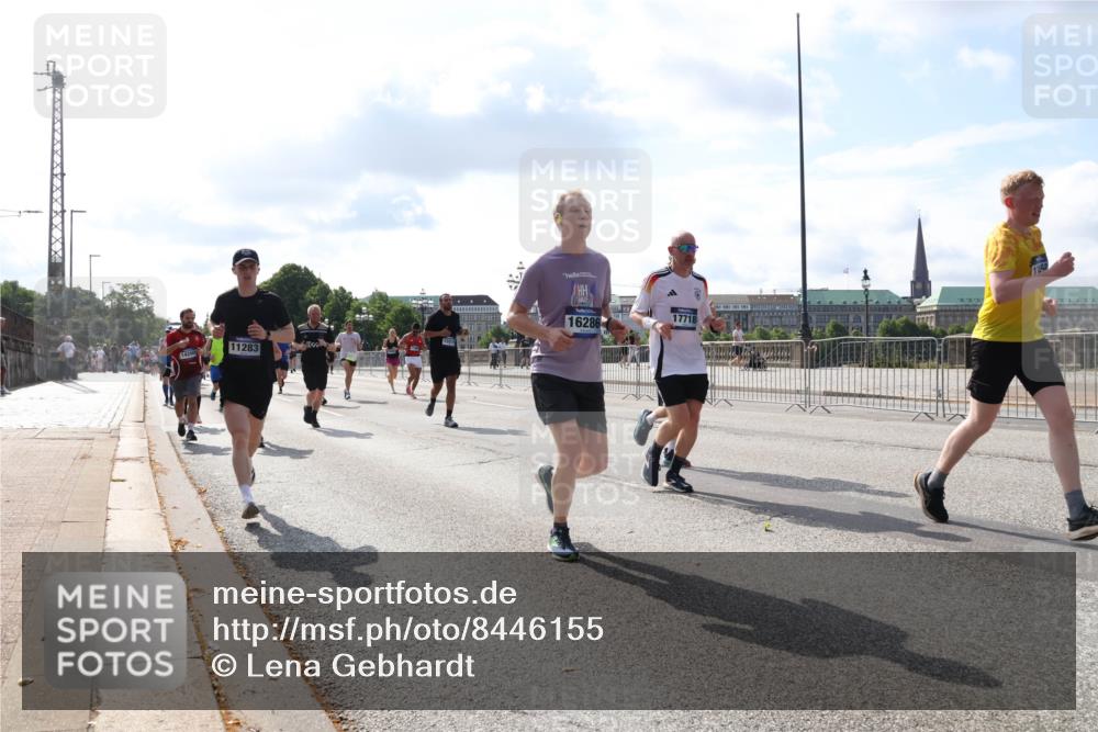 29.06.2025 - hella hamburg halbmarathon Lena Gebhardt http://msf.ph/oto/8446155 29.06.2025 09:53:28 Lombardsbrücke 11283, 16286, 17718, 1012, 1391, 1466, 1558, 1735, 1750, 1759, 2048, 2213, 2234, 2365, 2402, 2590, 2623, 2890, 2937, 2970, 3004, 3146, 3186, 3304, 3414, 3907, 3928, 4091, 4140, 4247, 4310, 4553, 4997, 5022, 5132, 5362, 5460, 5532, 5623, 5624, 5650, 5692, 6071, 6081, 6152, 6203, 6282, 6375, 6388, 6460, 6712, 6903, 7147, 7204, 7322, 7385, 7448, 7450, 7480, 7765, 8063, 8145, 8664, 9126, 9626, 9633, 9723, 9965, 13009 meine-sportfotos.de