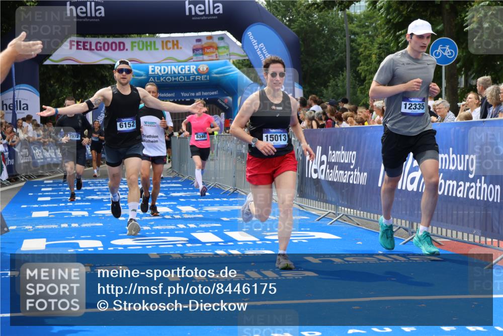 29.06.2025 - hella hamburg halbmarathon Strokosch-Dieckow http://msf.ph/oto/8446175 29.06.2025 10:39:24 Ziel 1343, 2546, 2972, 6037, 6152, 8346, 9116, 12335, 12372, 14359, 15013, 15866, 15965 meine-sportfotos.de