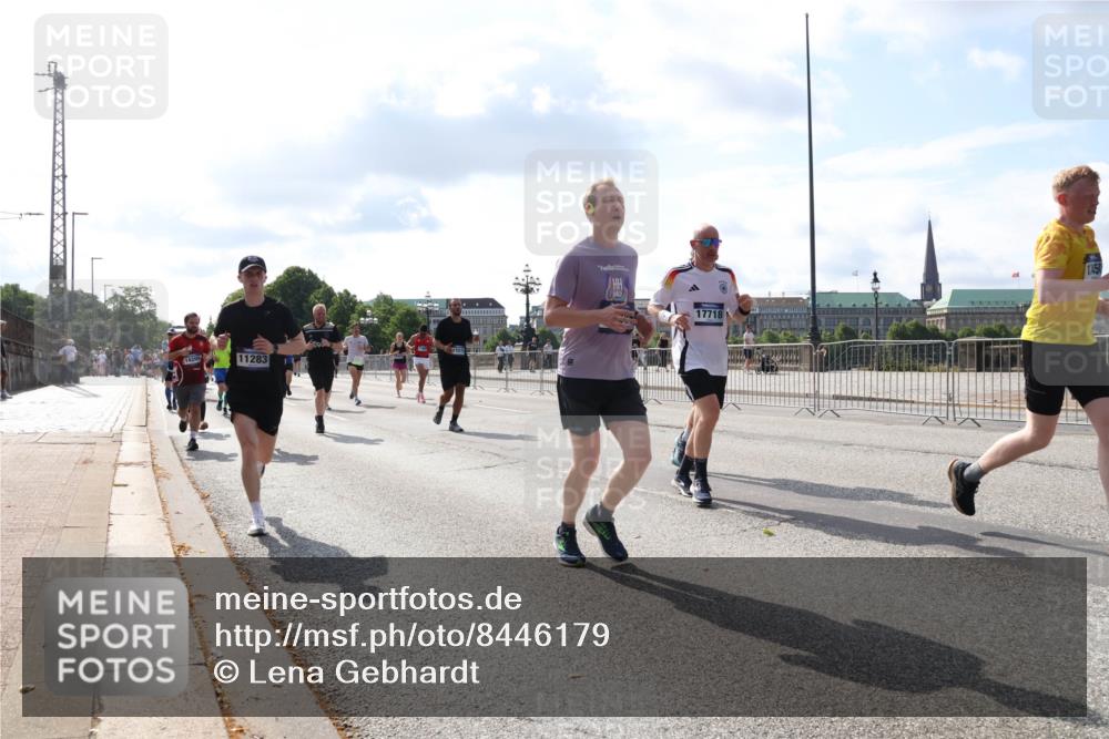 29.06.2025 - hella hamburg halbmarathon Lena Gebhardt http://msf.ph/oto/8446179 29.06.2025 09:53:28 Lombardsbrücke 11283, 17718, 1012, 1391, 1466, 1558, 1735, 1750, 1759, 2048, 2213, 2234, 2365, 2402, 2590, 2623, 2890, 2937, 2970, 3004, 3146, 3186, 3304, 3414, 3907, 3928, 4091, 4140, 4247, 4310, 4553, 4997, 5022, 5132, 5362, 5460, 5532, 5623, 5624, 5650, 5692, 6071, 6081, 6152, 6203, 6282, 6375, 6388, 6460, 6712, 6903, 7147, 7204, 7322, 7385, 7448, 7450, 7480, 7765, 8063, 8145, 8664, 9126, 9626, 9633, 9723, 9965, 13009 meine-sportfotos.de