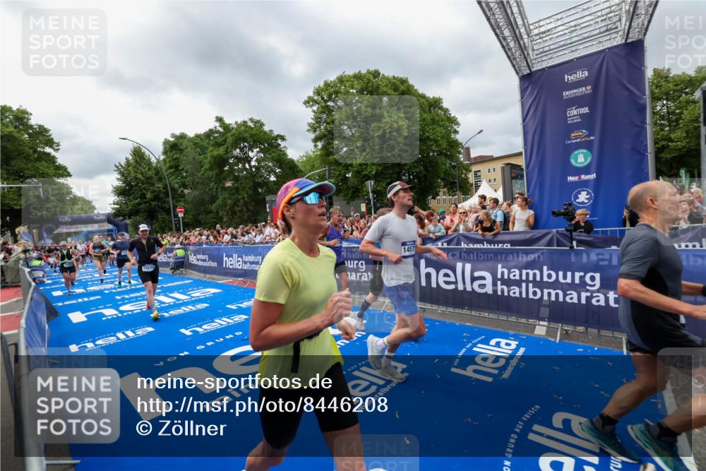 29.06.2025 - hella hamburg halbmarathon Zöllner http://msf.ph/oto/8446208 29.06.2025 10:57:43 Ziel 1239, 1715, 1719, 2606, 2652, 5457, 5458, 10133, 12774, 13523, 14571, 14951, 15217, 15220, 16418, 17455, 17769, 17814, 18388, 18508, 18985 meine-sportfotos.de